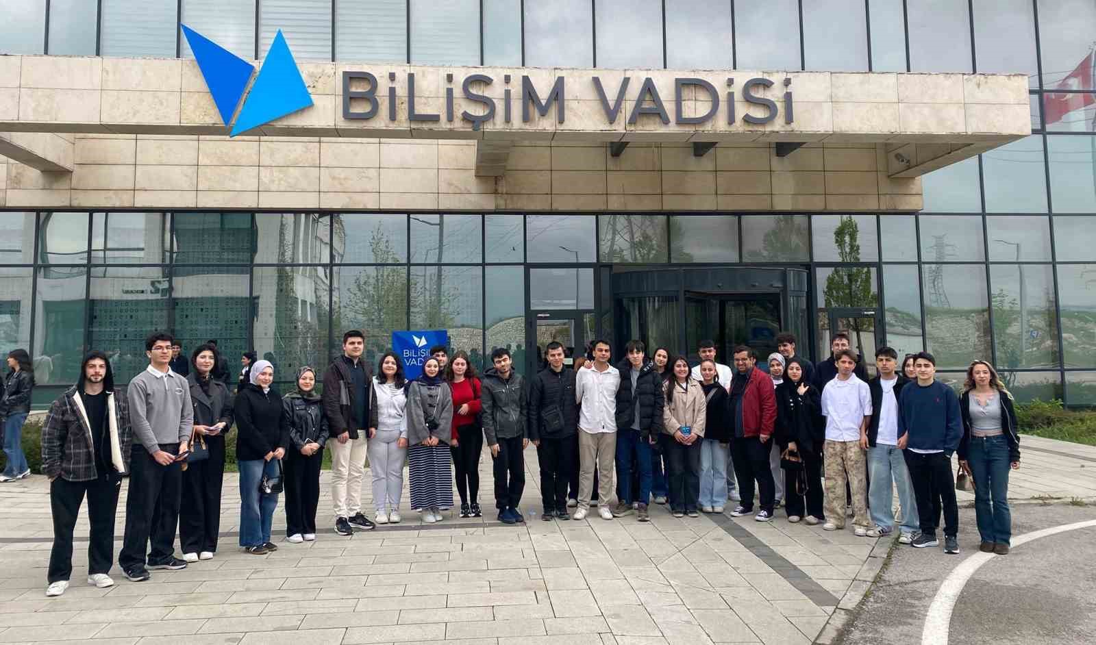 belediyeden genclere bilisim vadisi gezisi 0 Wk6rCivQ