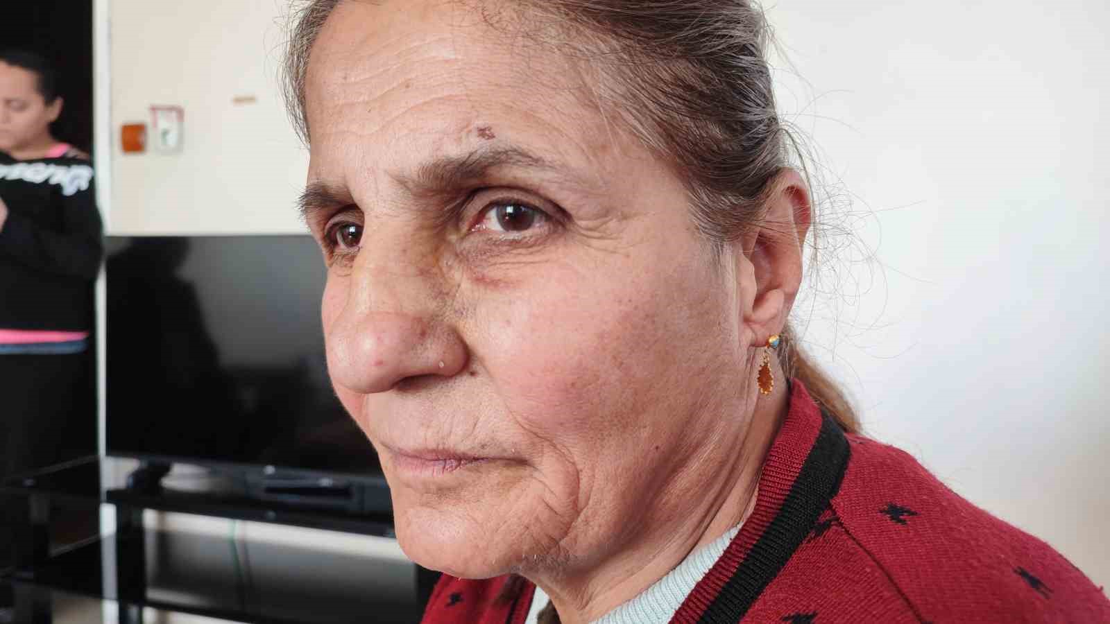 Belediyenin çakıl dökerek kapatmaya çalıştığı çukura takılan kadın hastanelik oldu 7 belediyenin cakil dokerek kapatmaya calistigi cukura takilan kadin hastanelik oldu 3