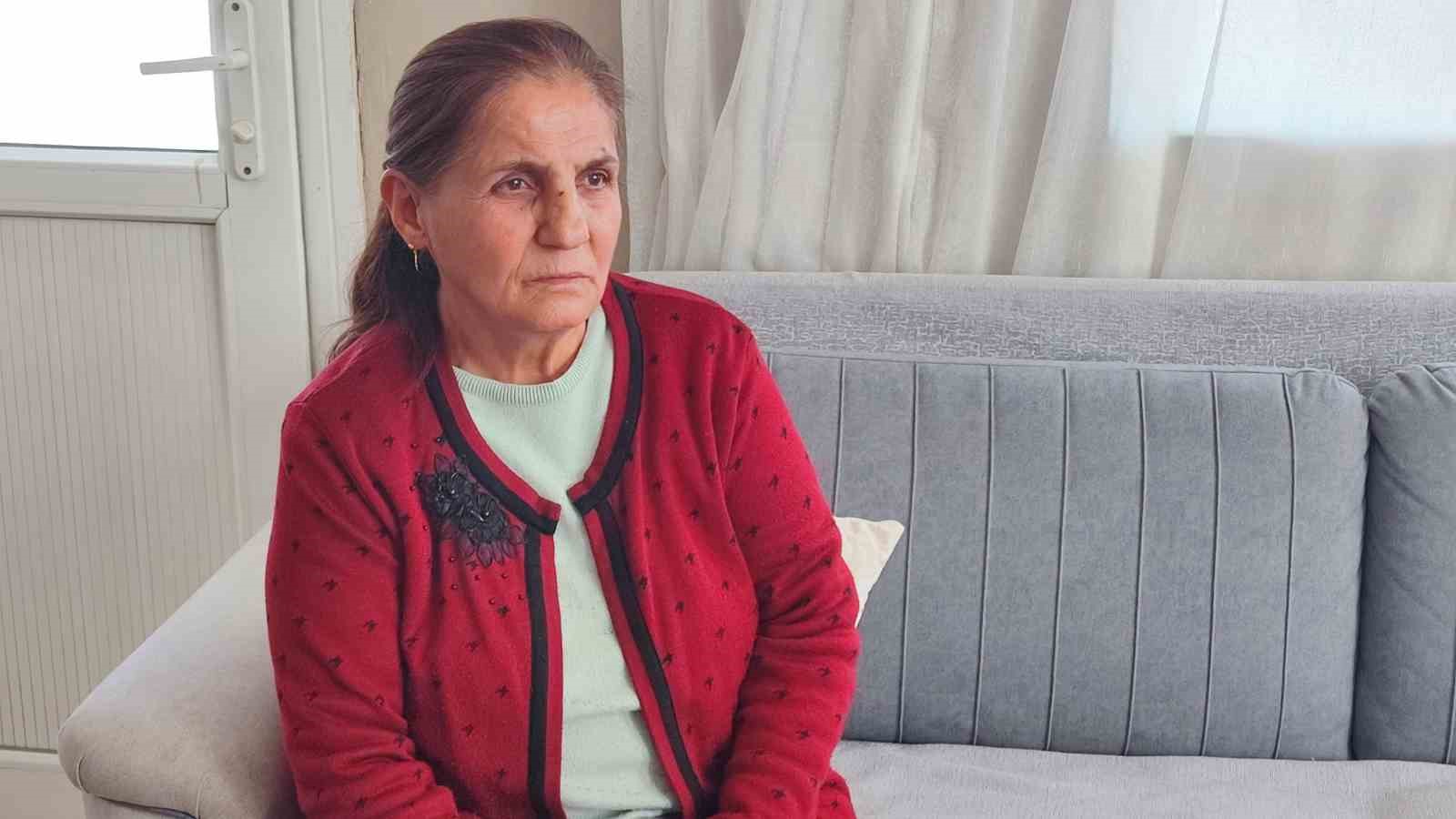 Belediyenin çakıl dökerek kapatmaya çalıştığı çukura takılan kadın hastanelik oldu 9 belediyenin cakil dokerek kapatmaya calistigi cukura takilan kadin hastanelik oldu 5 2WiI39Wb