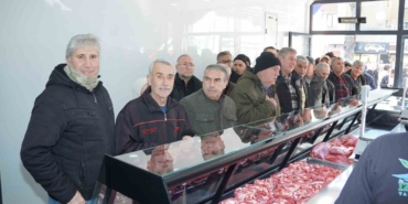 belediyenin-et-satis-noktasi-acildi-ilk-gun-yuzde-50-indirimle-urunler-kapisildi-lhuzsPKn.jpg