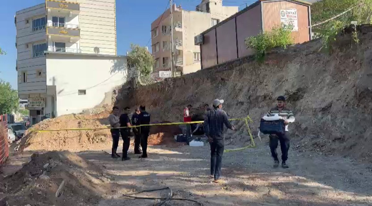 Belediyenin kazı çalışmasında kaya mezarı bulundu 4 belediyenin kazi calismasinda kaya mezari bulundu 0