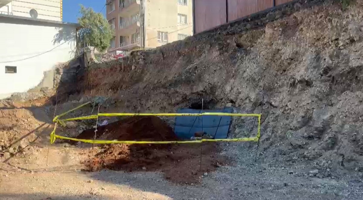 Belediyenin kazı çalışmasında kaya mezarı bulundu 5 belediyenin kazi calismasinda kaya mezari bulundu 1 hyeFwpEJ