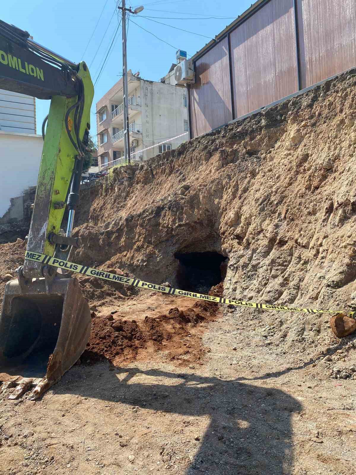 Belediyenin kazı çalışmasında kaya mezarı bulundu 7 belediyenin kazi calismasinda kaya mezari bulundu 3