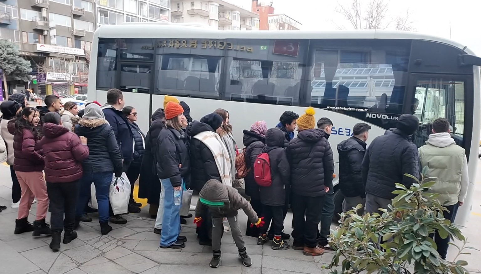 belediyenin somestir surprizi cocuklari davrazda karla bulusturdu 3 zSUIUIrT