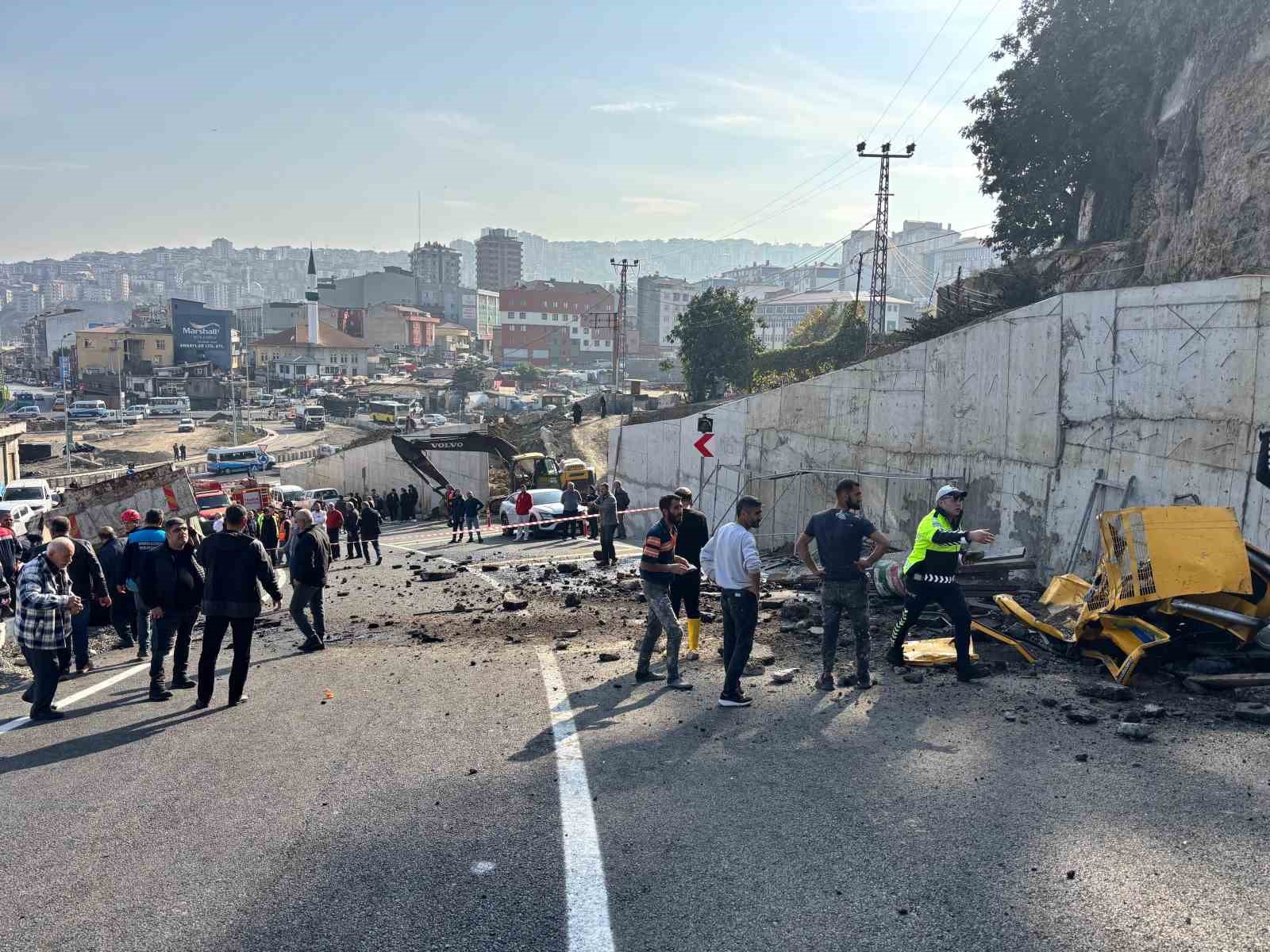 belediyeye ait kamyonet az kalsin faciaya yol aciyordu 8 eMGlUG9E