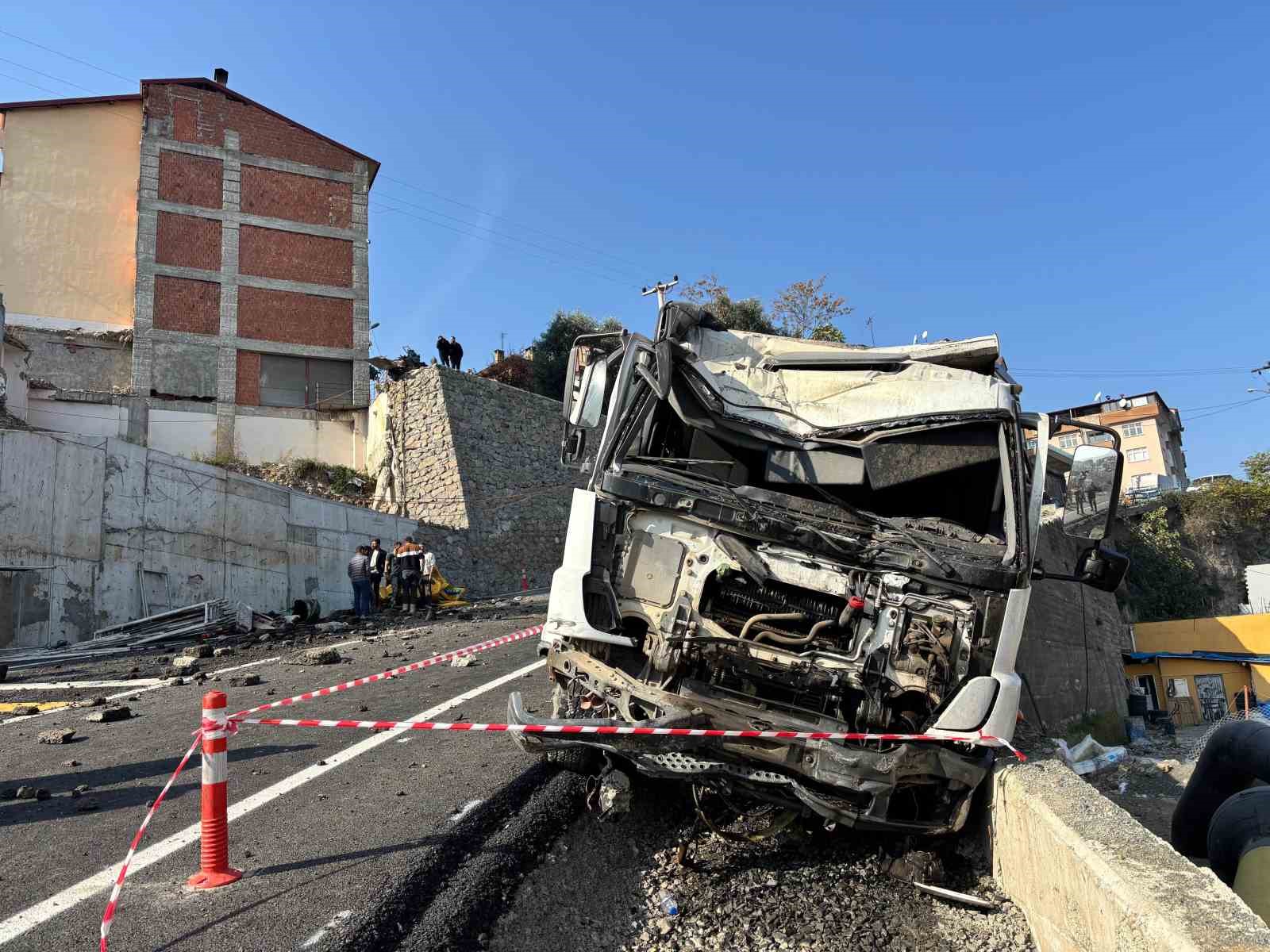belediyeye ait kamyonet az kalsin faciaya yol aciyordu 9 OSJ7wMFs