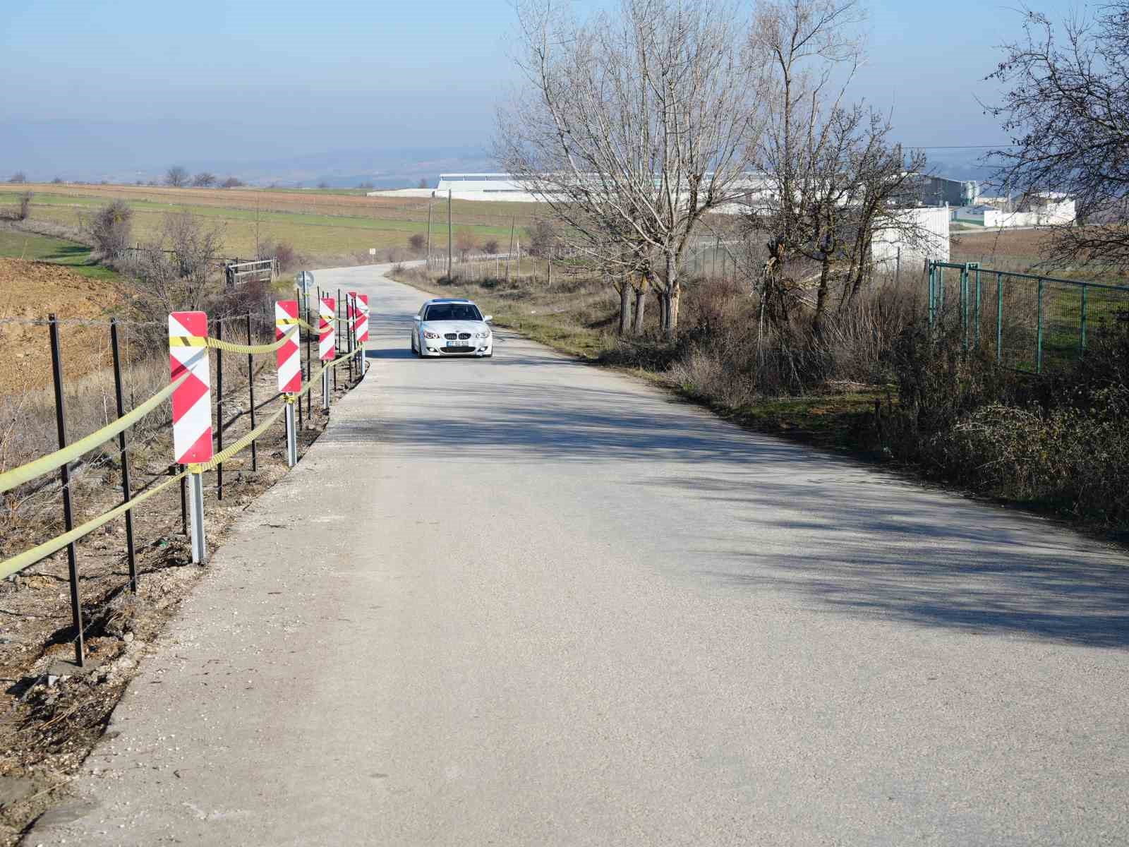benim arazim dedi koy yolunu kestirdi 4 7duQgrBP