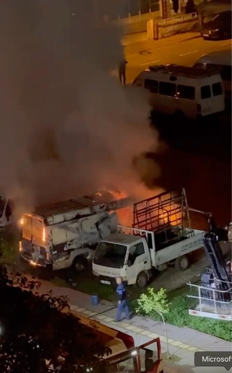 benzin dokerek hem kendinin hem de kiz arkadasinin aracini yakti 13 EGNTWeA4
