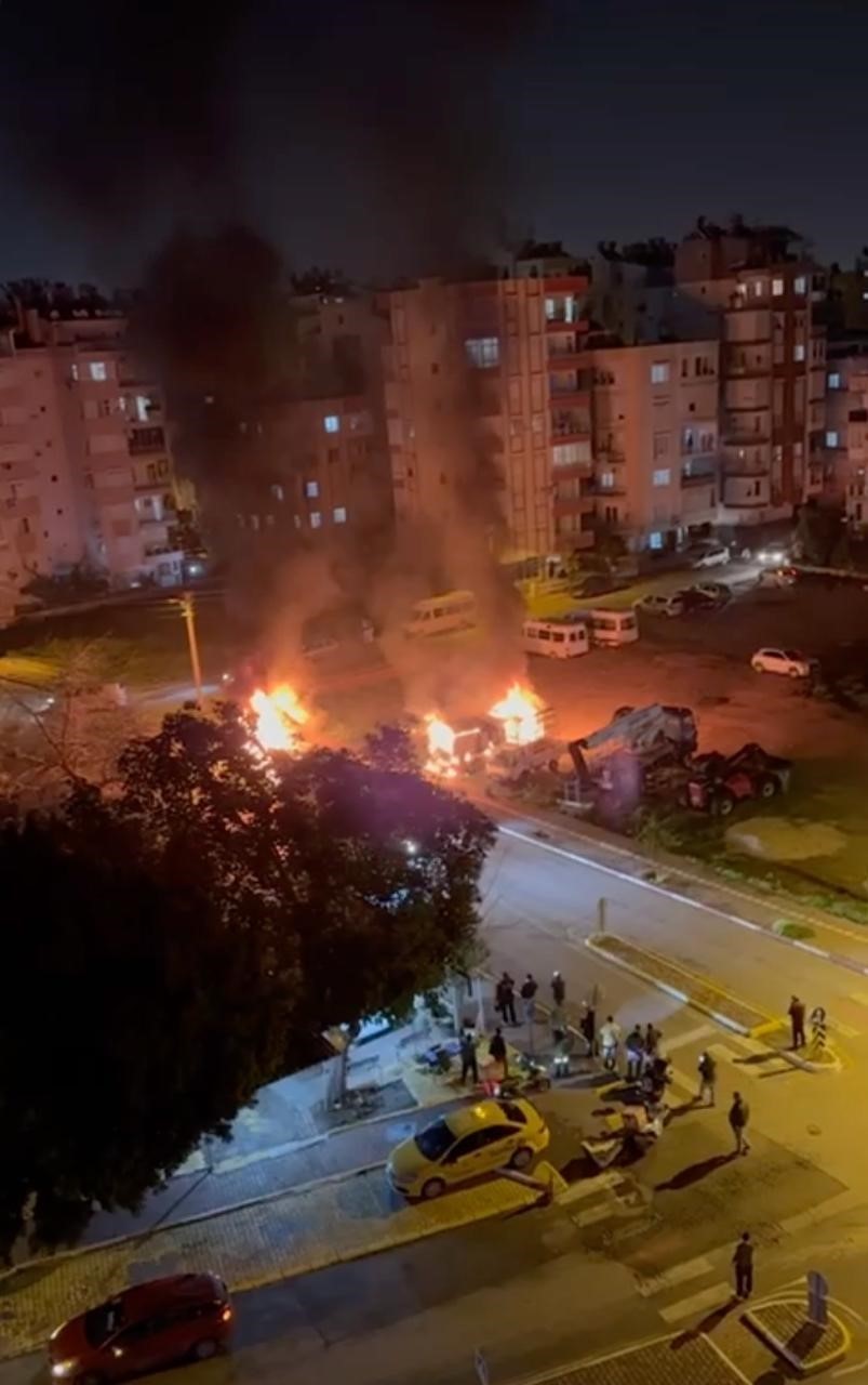 benzin dokerek hem kendinin hem de kiz arkadasinin aracini yakti 14 jaGhuFTV