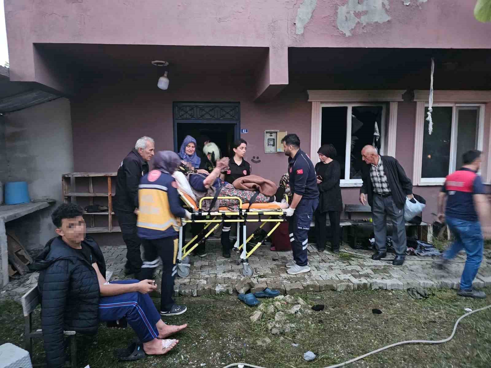 Benzinle soba yakmak isterken ölümden döndüler: 4 yaralı 4 benzinle soba yakmak isterken olumden donduler 4 yarali 0