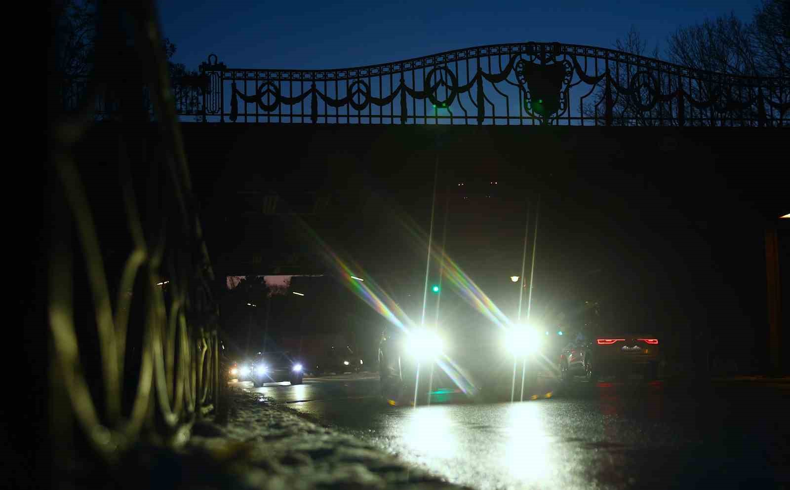 berlinde 25 binden fazla hane 4 gundur elektriksiz 1 XCpQ1Q35