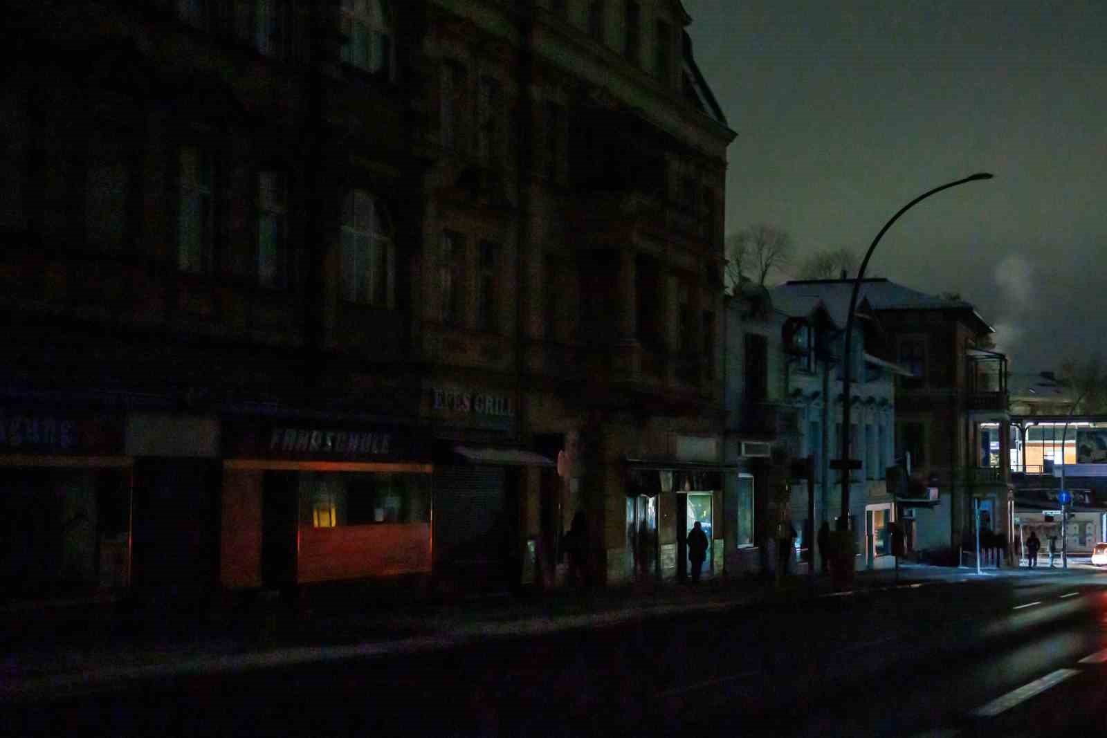 berlinde 25 binden fazla hane 4 gundur elektriksiz 10 bbwBRFbK