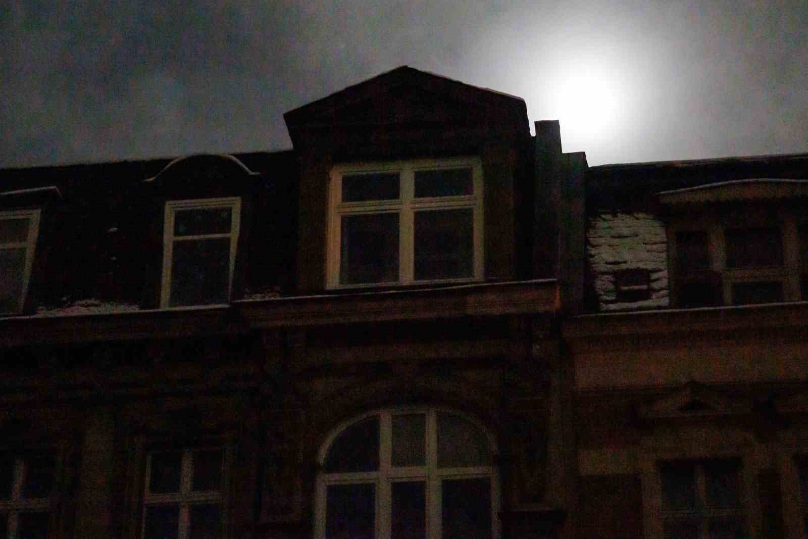 berlinde 25 binden fazla hane 4 gundur elektriksiz 12 DphplR7u