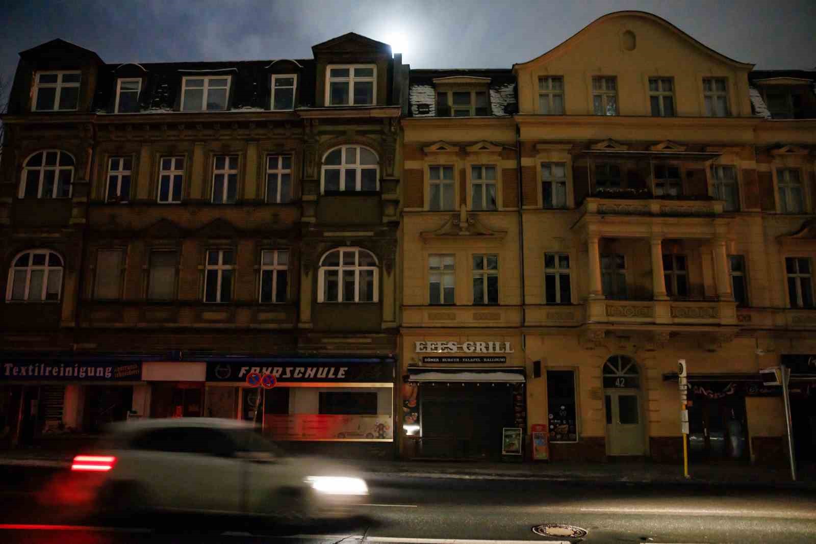 berlinde 25 binden fazla hane 4 gundur elektriksiz 16 PGZXbr5v