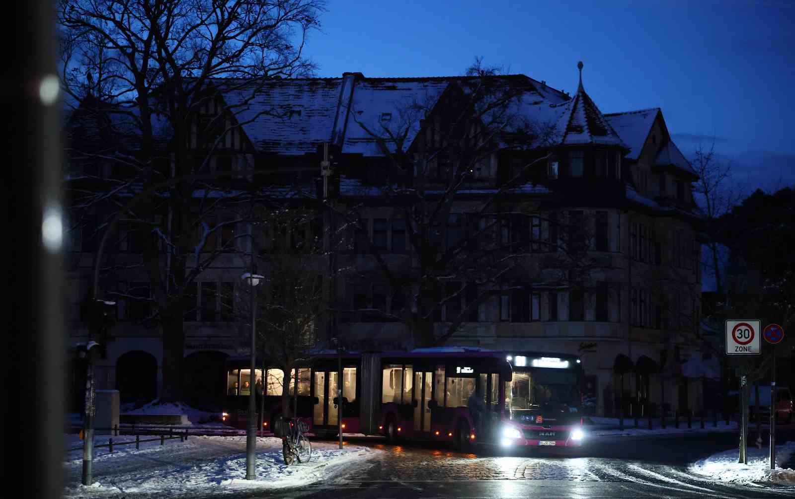 berlinde 25 binden fazla hane 4 gundur elektriksiz 2 uCLJHTcA
