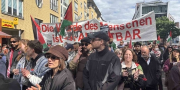 berlinde-nakbanin-78-yildonumu-yuruyusune-polisten-sert-mudahale-15-gozalti-8xGrfnFI.jpg