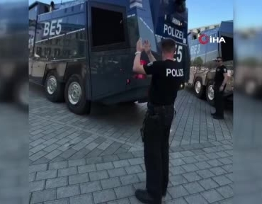 berlinde-polis-tomalarla-halki-serinletti-JkbuOf9Y.jpg