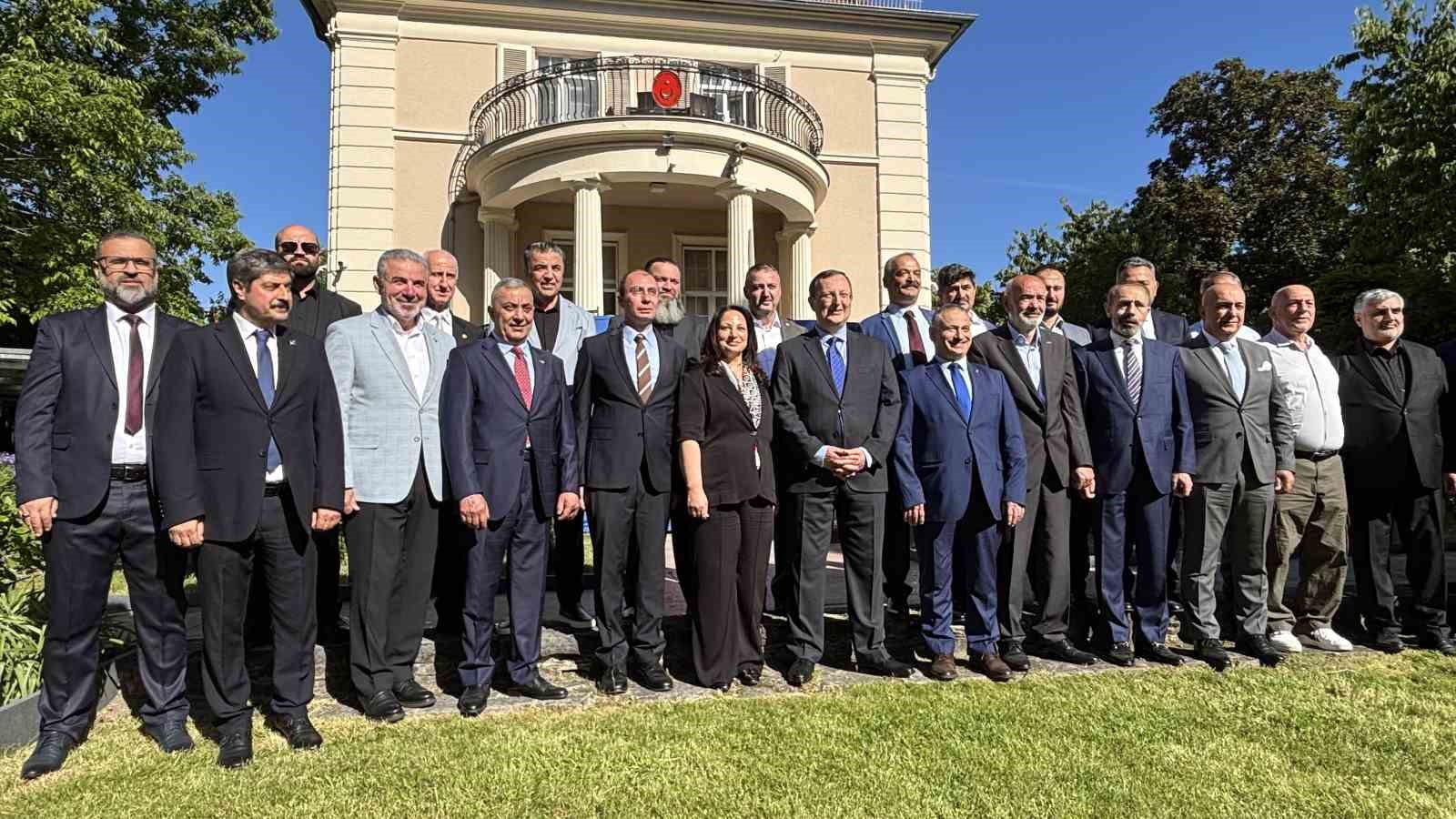 berlinde turk toplumundan kurban bayrami bulusmasi 1 NbOCMh9W