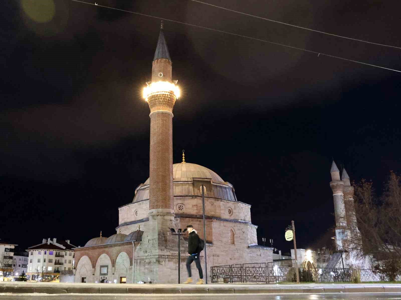 bes asirdir hic terk edilmedi sivasta tum camilerde ayni nida yankilandi 2 mQuzrYRE
