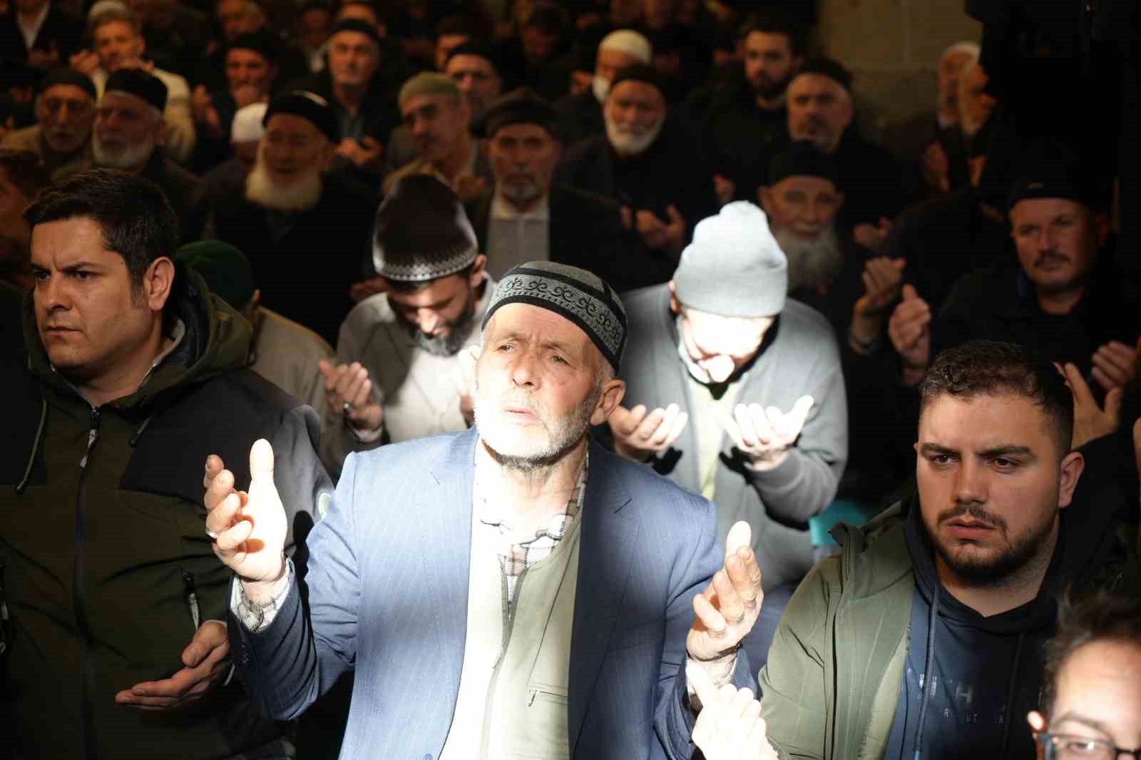 bes asirlik 1001 hatim geleneginin duasi gerceklestirildi 0 s5GXNFY6