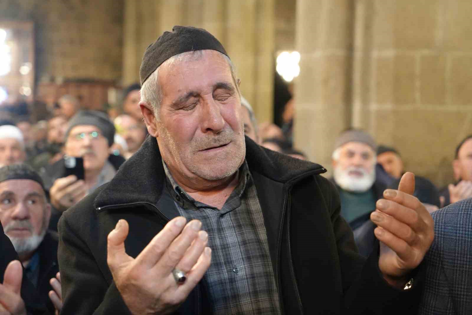 bes asirlik 1001 hatim geleneginin duasi gerceklestirildi 10 qnN5Ug1e