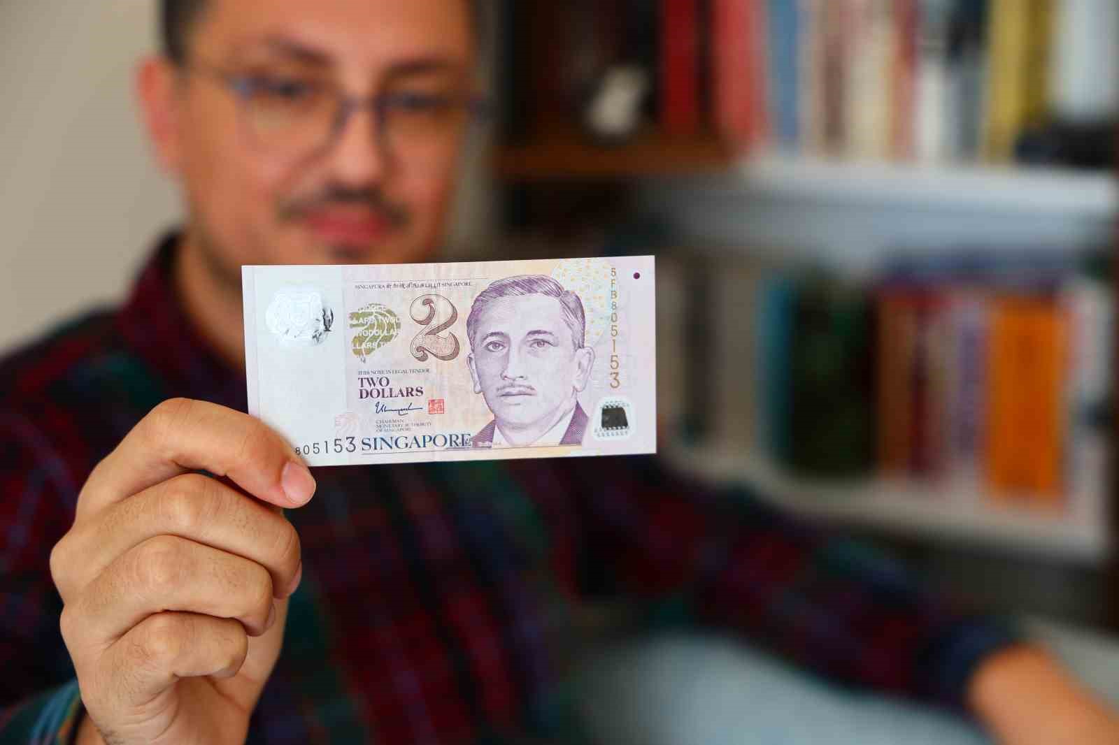 bes kitadan 75 ulkenin banknotunu derleyen ogretmen yok olan devletleri unutturmuyor 14 ZYyvf1hl