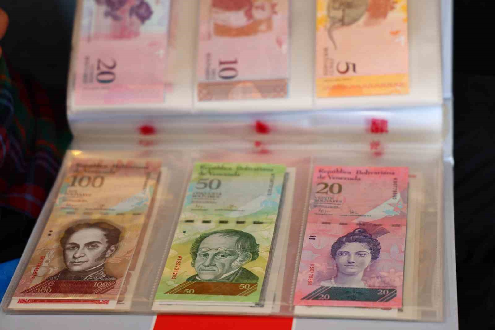 bes kitadan 75 ulkenin banknotunu derleyen ogretmen yok olan devletleri unutturmuyor 7 nrhINIYX
