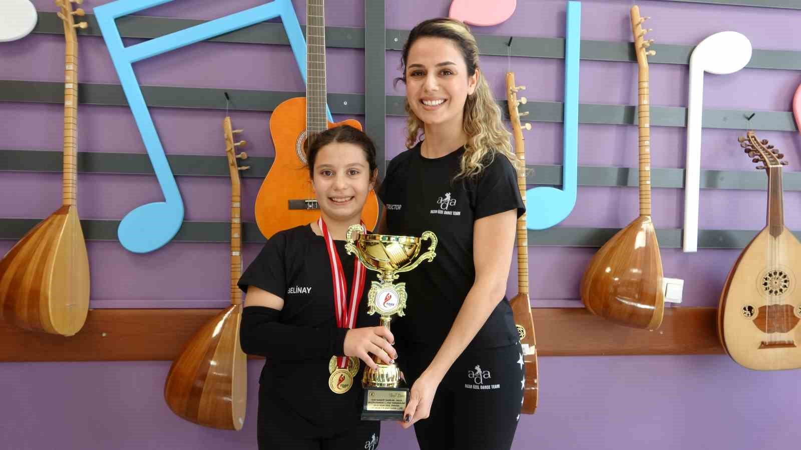 bes yasinda basladigi salsa yolculugunda dort turkiye birinciligi kazanan minik sporcunun yeni hedefi dunya 6yaB7y5b