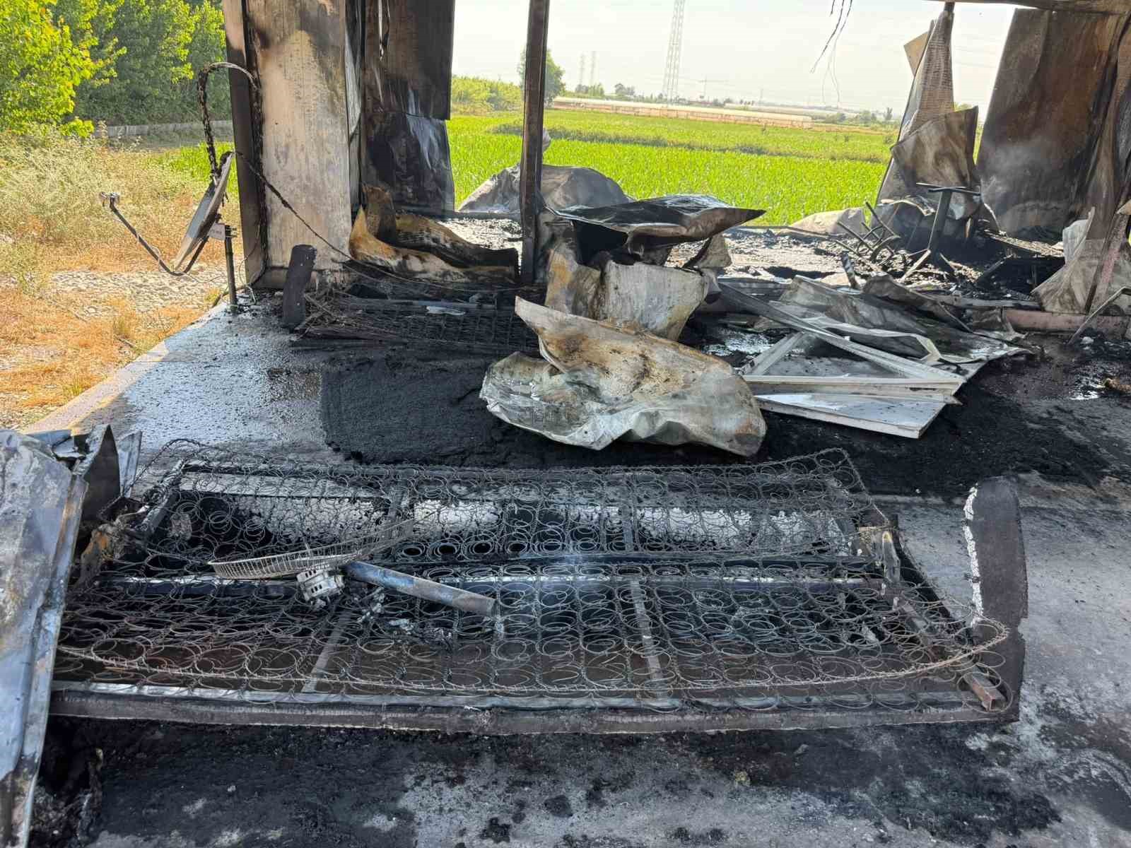 besiciye ait konteyner yanginda kullanilamaz hale geldi 2 HEZz1irW