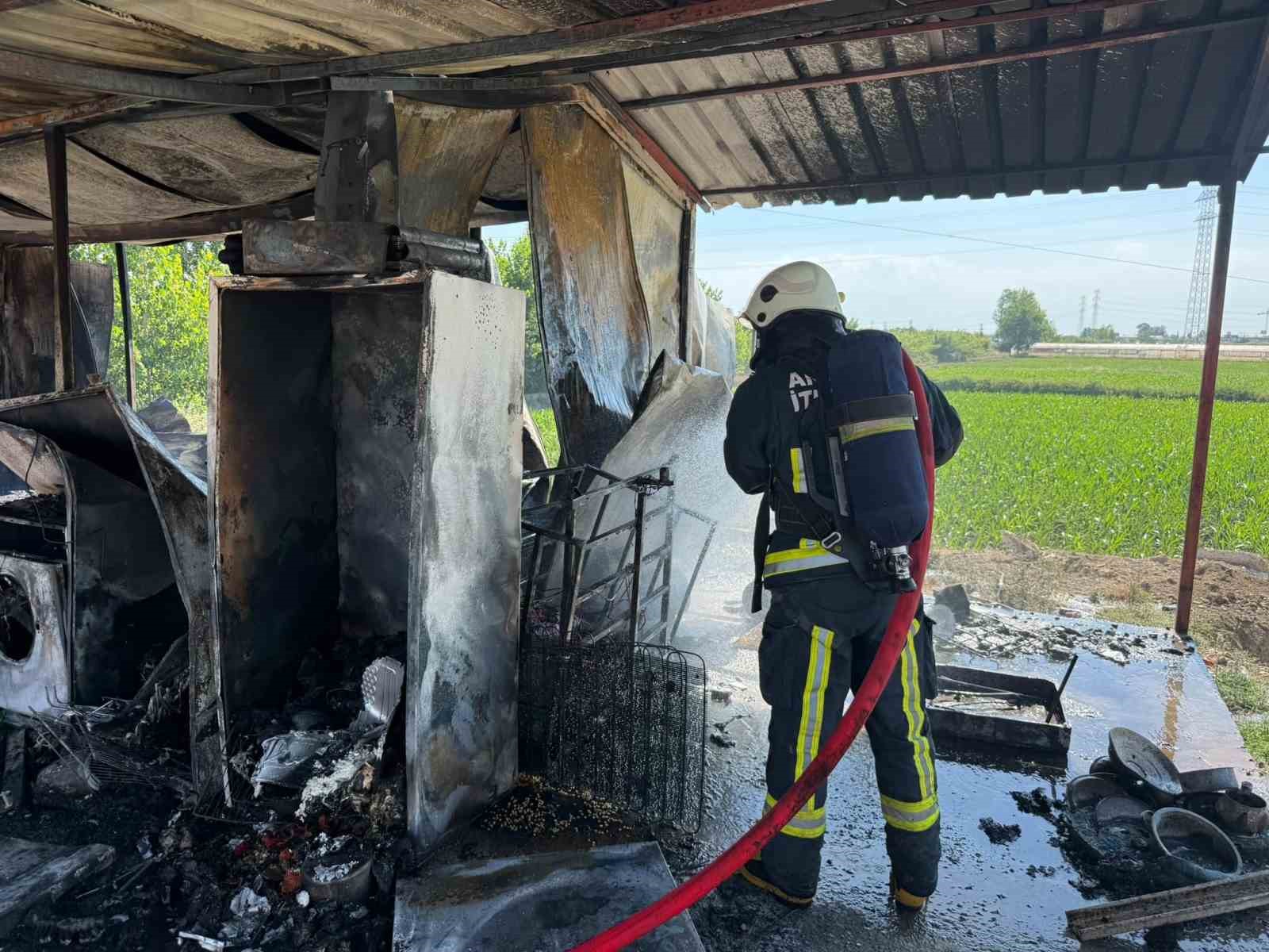 besiciye ait konteyner yanginda kullanilamaz hale geldi 3 cdvNfMhq