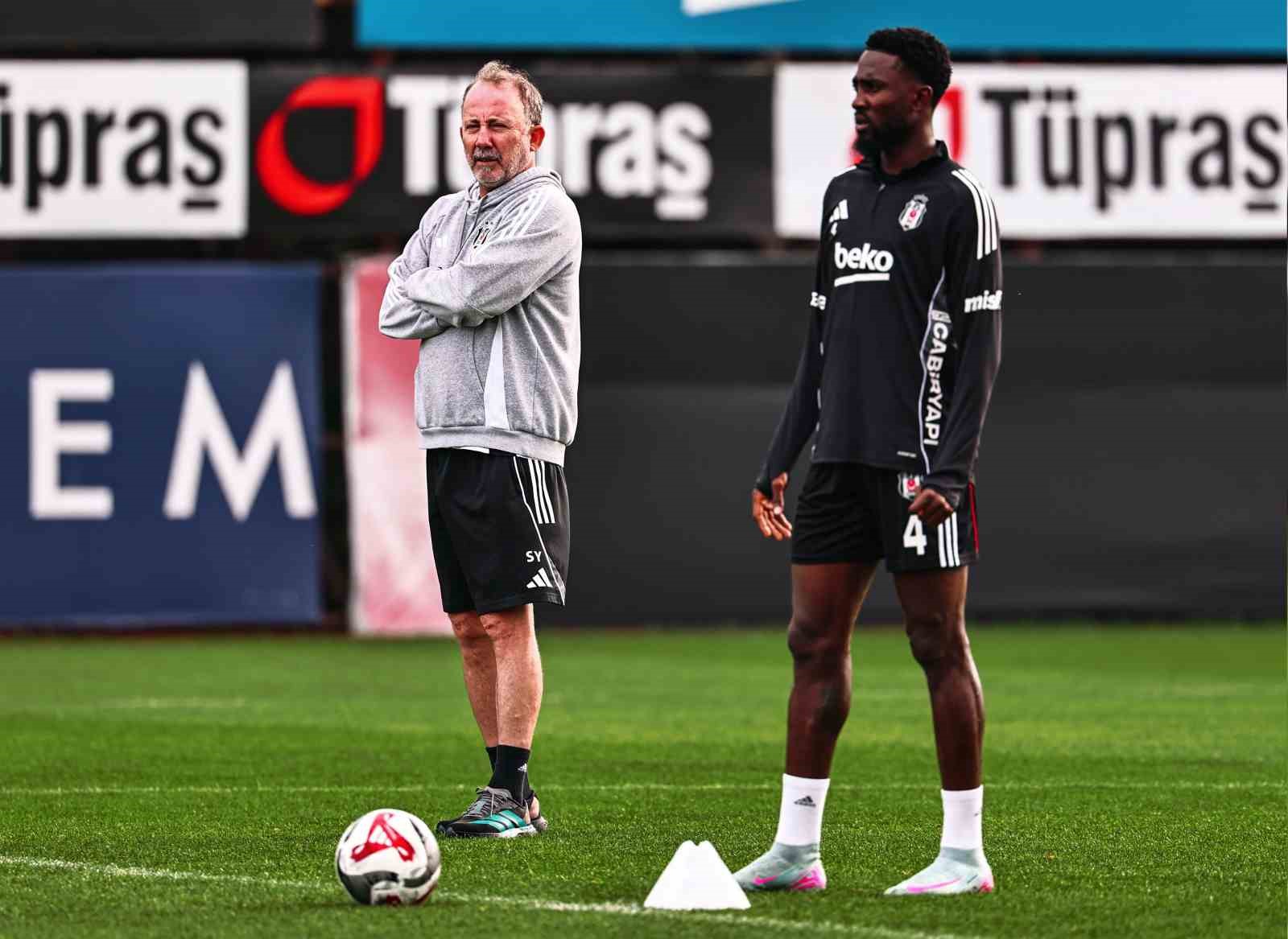 besiktas 3 futbolcusundan eksik calisti 0 iezmUJ2z