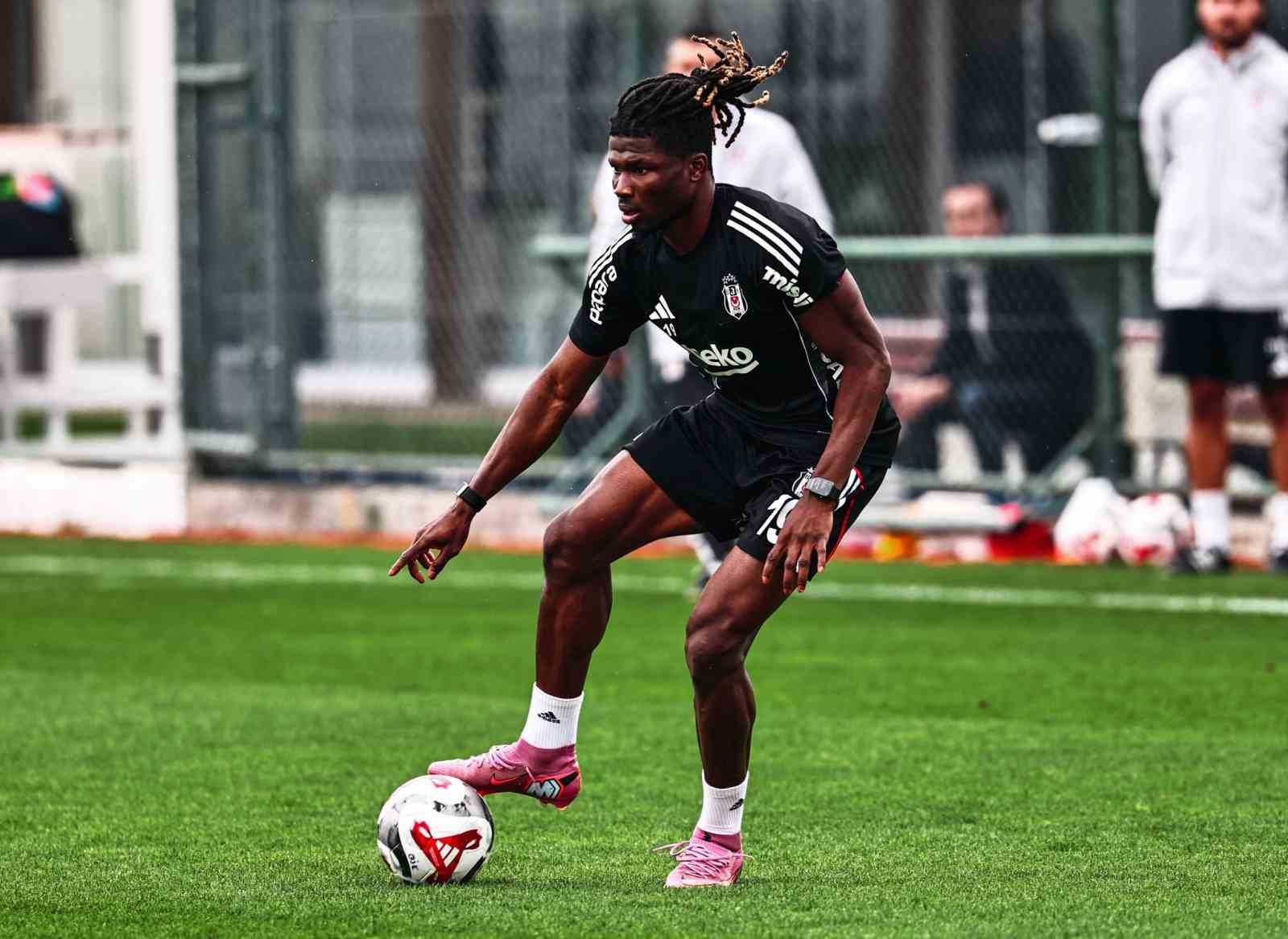 besiktas 3 futbolcusundan eksik calisti 2 4BkerzyJ
