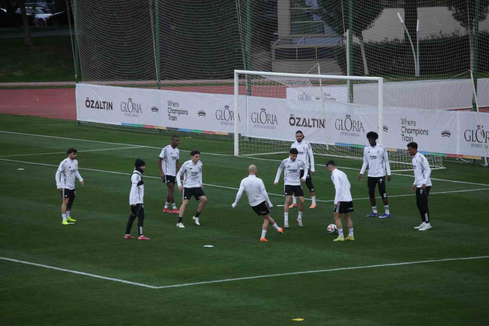 besiktas antalyadaki kampinda hazirliklarini surduruyor 6 nufdj7C2