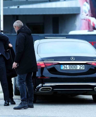besiktas-baskani-serdal-adali-rivada-1OBEGwTT.jpg