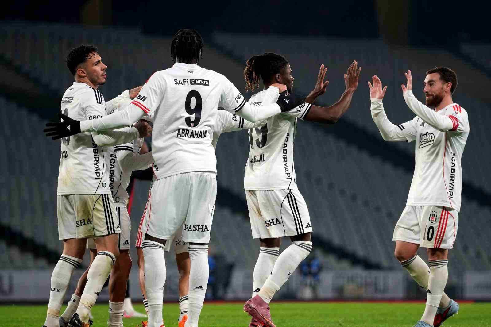 besiktas bu sezon 3 kez gol yemeden maci tamamladi 1 4dluUMSK