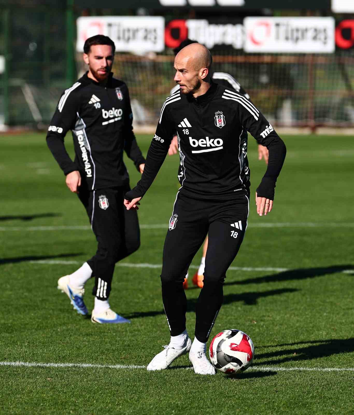 besiktas caykur rizespor maci hazirliklarini surdurdu 3