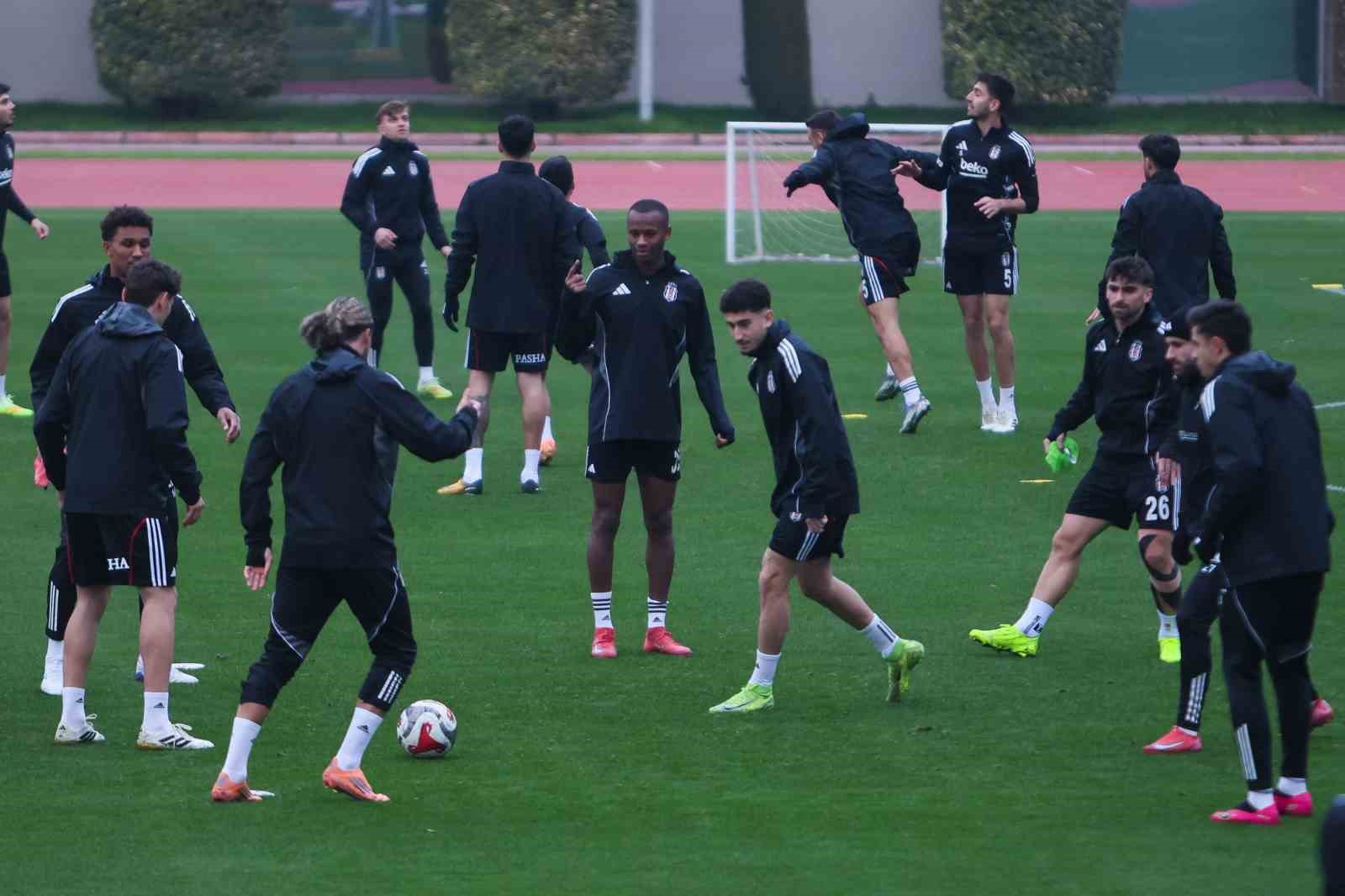 besiktas devre arasi calismalarini antalyada surduruyor 6 DDmVqSVb