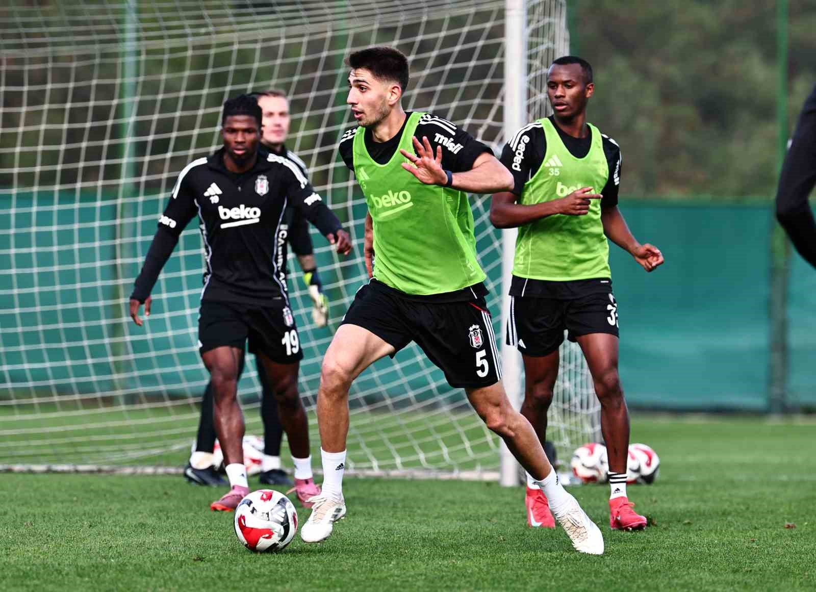 besiktas fatih karagumruk maci hazirliklarini surdurdu 2 4HzKle6Q
