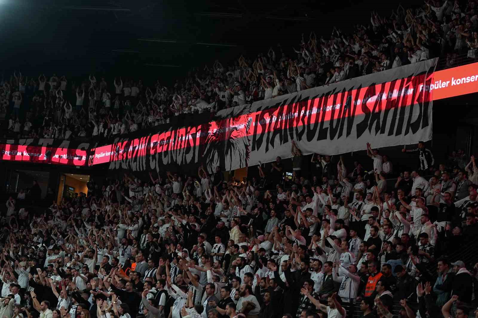 besiktas fenerbahce derbisine tribun olaylari nedeniyle ara verildi 1 DRJH1Et7