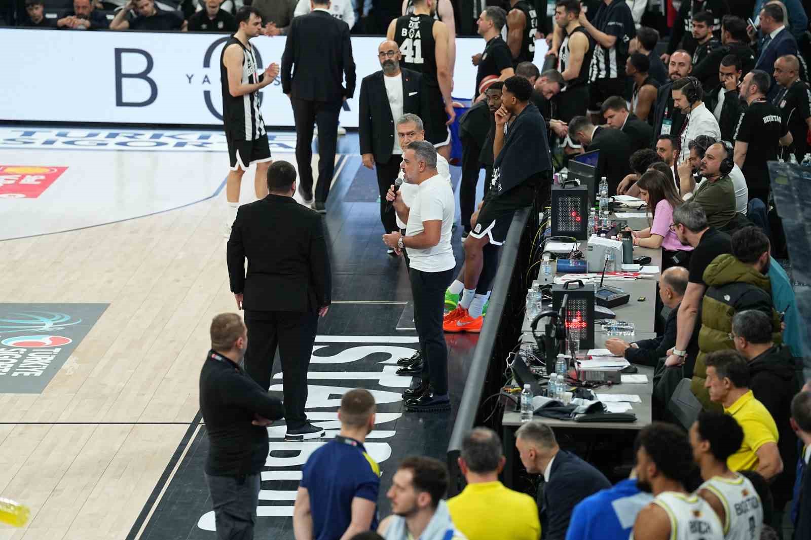 besiktas fenerbahce derbisine tribun olaylari nedeniyle ara verildi 10 W46X5JdE