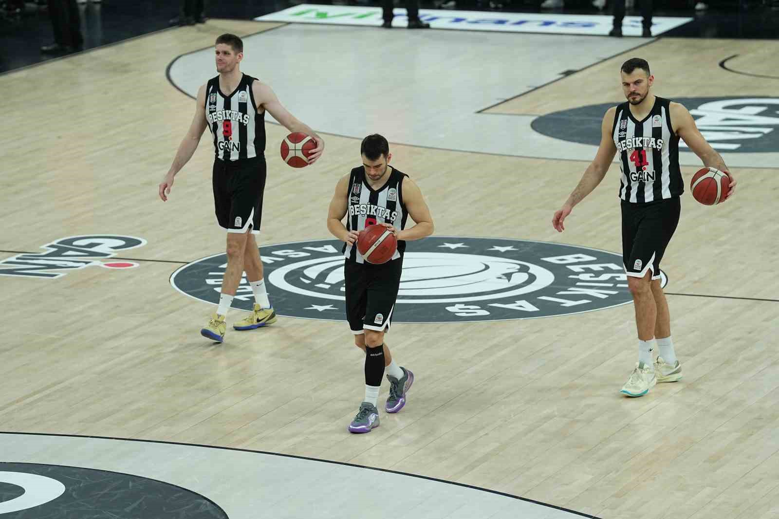 besiktas fenerbahce derbisine tribun olaylari nedeniyle ara verildi 12 PTPffK4F