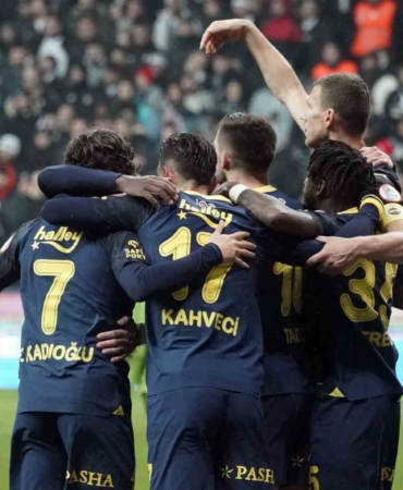 besiktas-fenerbahce-rekabetinde-ilk-golu-atan-avantaj-sagliyor-IGnK3Ber.jpg