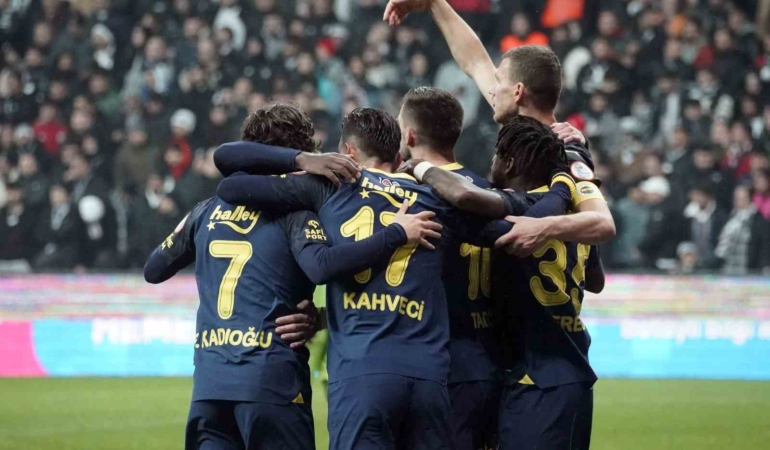 besiktas-fenerbahce-rekabetinde-ilk-golu-atan-avantaj-sagliyor-IGnK3Ber.jpg