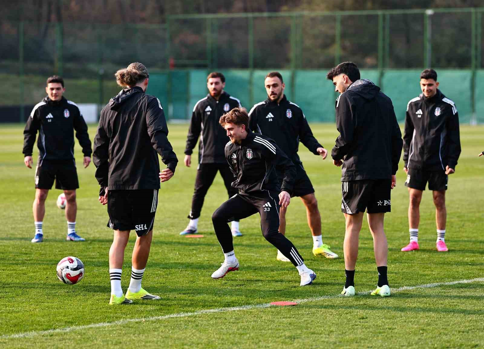besiktas galatasaray maci hazirliklarini tamamladi 0