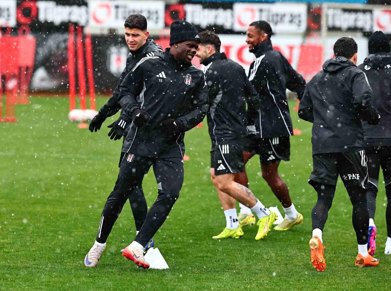 besiktas goztepe maci hazirliklarina basladi 0 RaJOT9U7