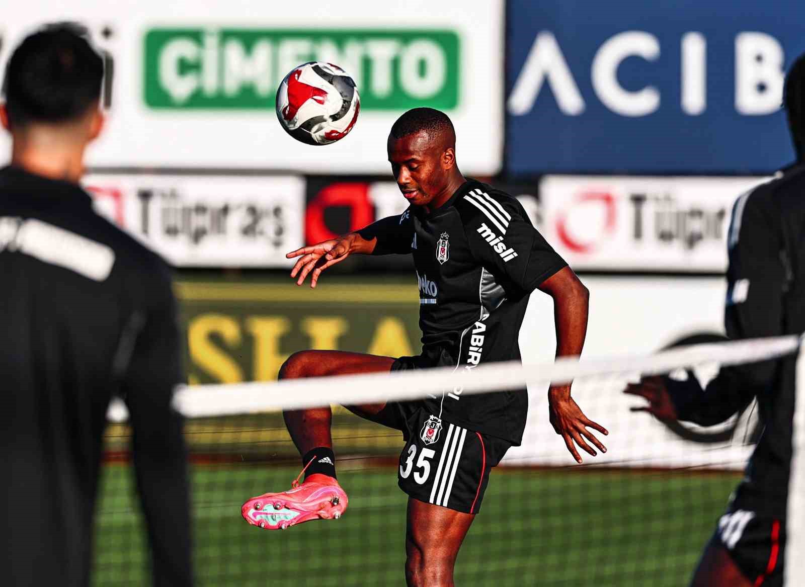 besiktas gunu cift antrenmanla tamamladi 0 AVQF8q9l