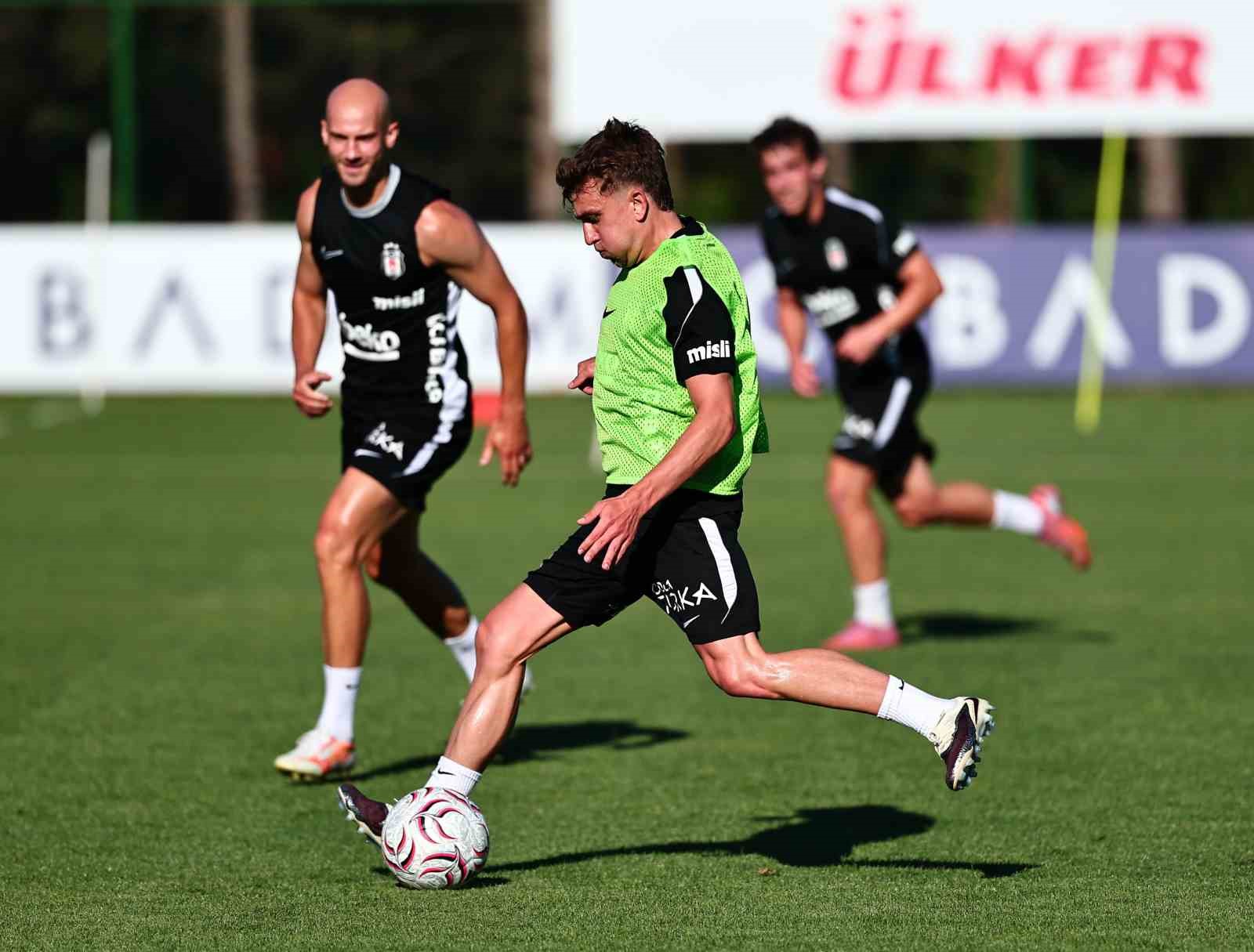 besiktas gunu cift antrenmanla tamamladi 0 avYcg4B4