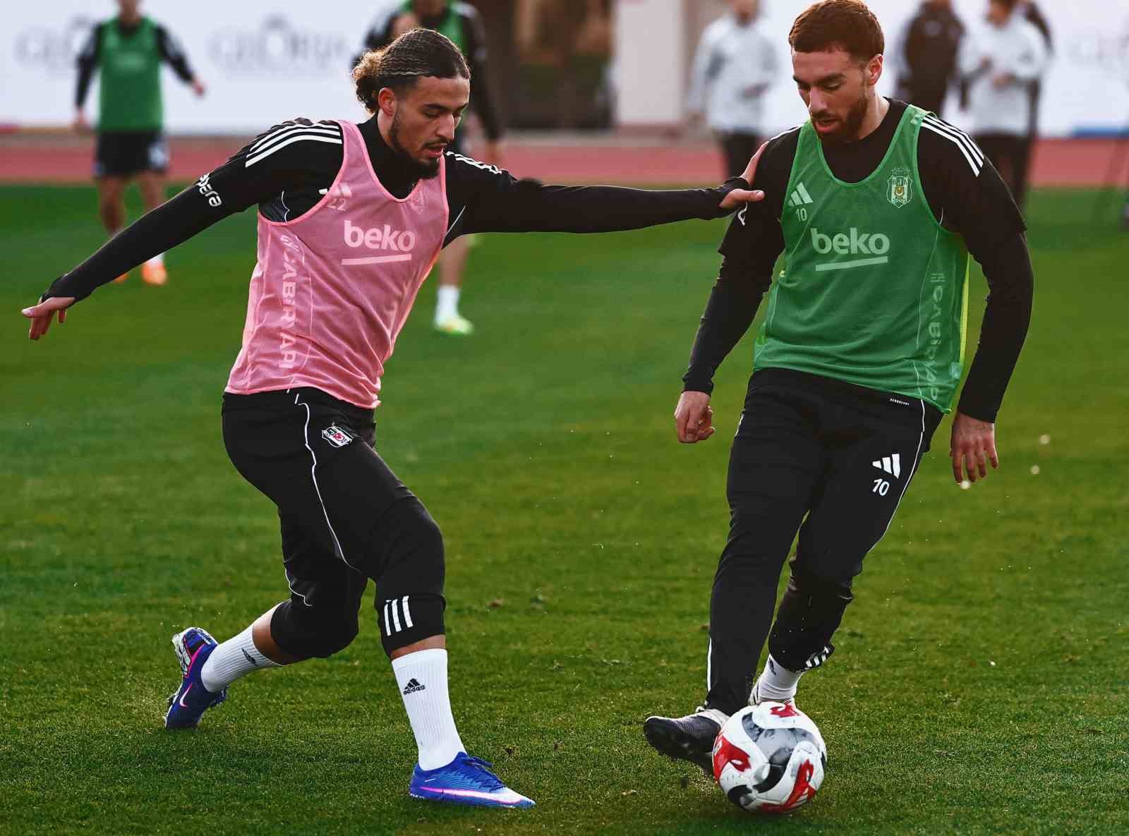 besiktas gunu cift antrenmanla tamamladi 1 6jMerg7B