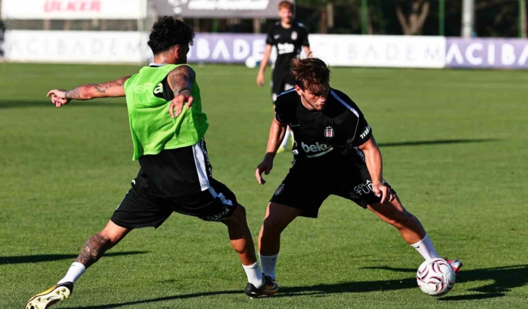 besiktas-gunu-cift-antrenmanla-tamamladi-b6TI7mba.jpg