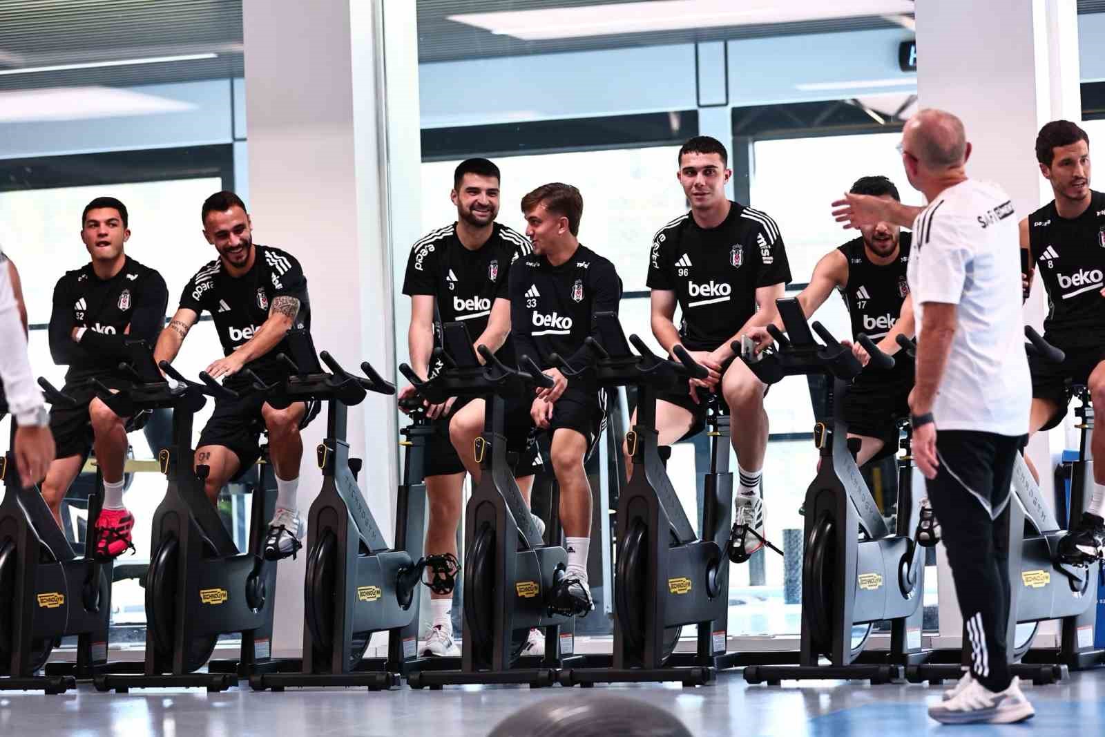 besiktas gunun ilk calismasini salonda yapti 2 RJOHJGjR